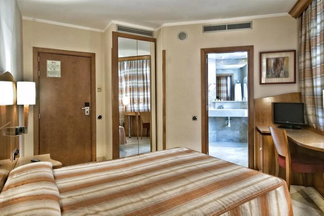 Hotel Aristol - Sagrada Familia Barcelona